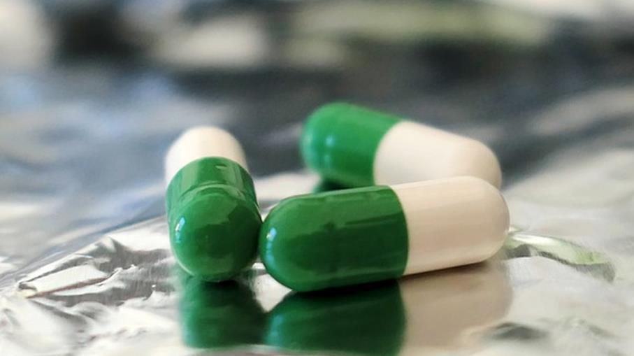 Farmaceutici: l'accordo sui prezzi vale meno del dazio che evita