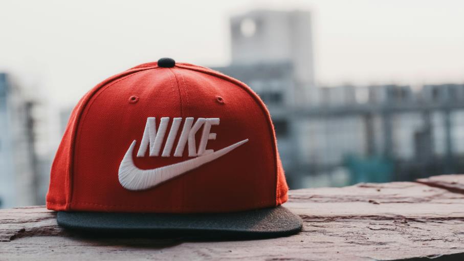 Nike sorprende con vendite in crescita, cosa fare a Wall Street?