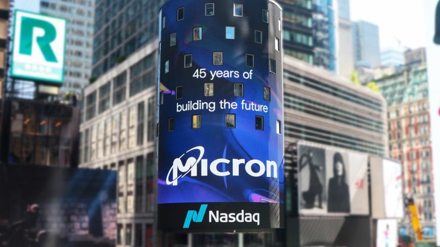 Micron vola con l’AI: utili record e backlog da 32 miliardi
