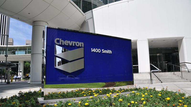 Chevron: crolla l'utile trimestrale, ma la società alza il dividendo