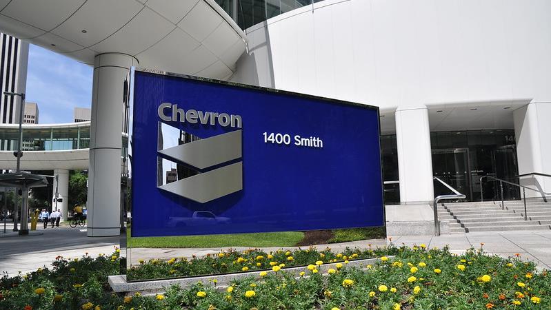 Azioni Chevron: utile trimestrale in calo, cosa fare a Wall Street?