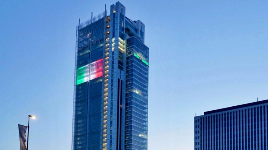 Trimestrale Intesa Sanpaolo: utile sopra le stime,  azioni in rosso