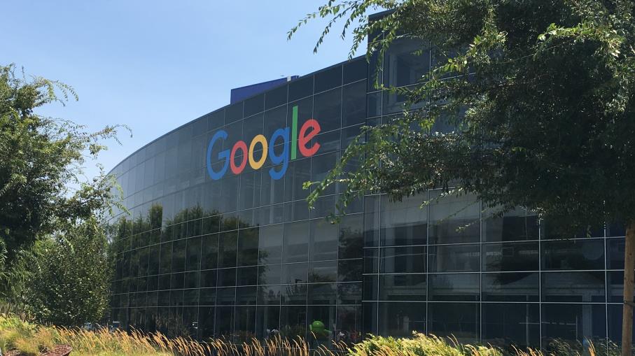 Azioni Alphabet: i chip AI potrebbero valere 900 miliardi di dollari