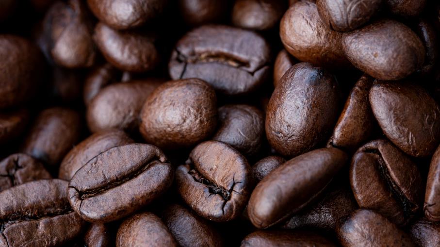 Caffè: prezzi reagiscono su trendline, è il momento di comprare?