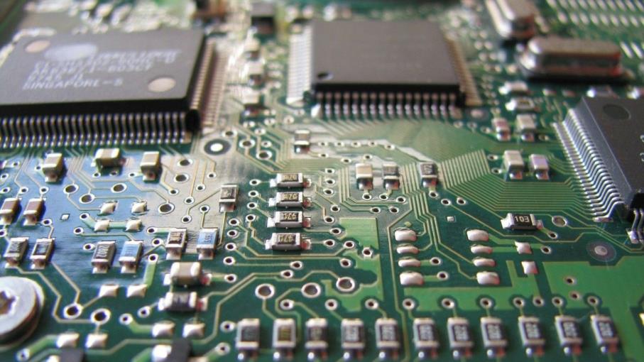 STMicroelectronics in focus dopo la trimestrale, come investire?