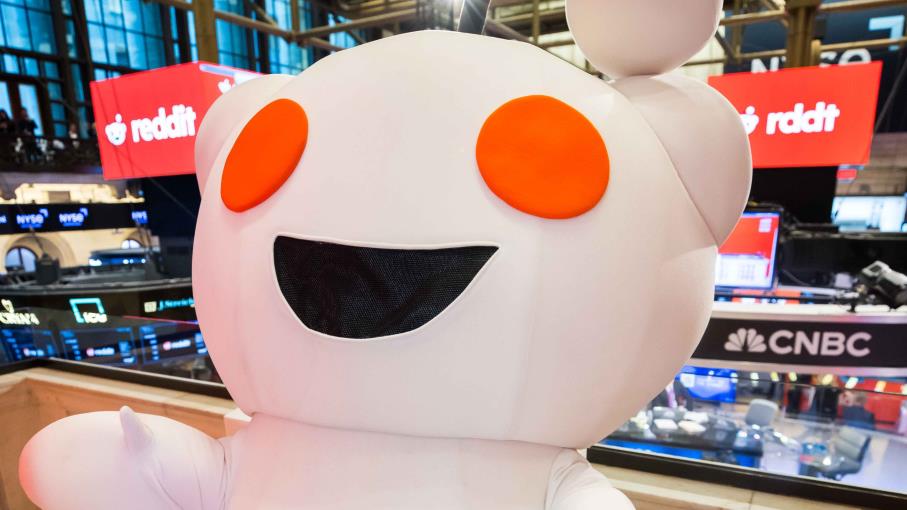 Reddit fa causa ad Anthropic sull'intelligenza artificiale