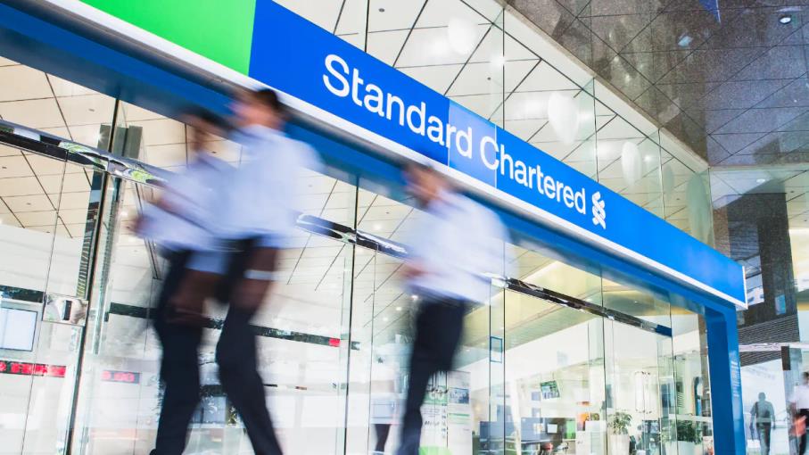 Investimenti: Standard Chartered, Bitcoin a $5.000 e oro a $2,250