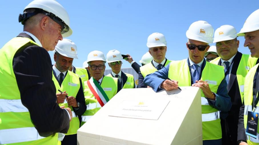 Eni punta su gigafactory, scossa per il titolo in Borsa?