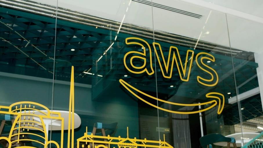 Amazon spinge su cloud e AI: nuovo investimento da 11 miliardi