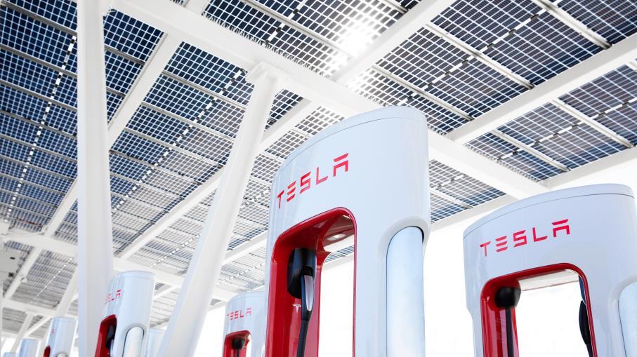 Tesla in luce: spinta dalla Cina e supporto di JPMorgan