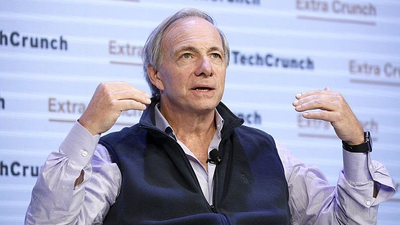 Ray Dalio: come negli anni ’70, oggi serve più oro in portafoglio