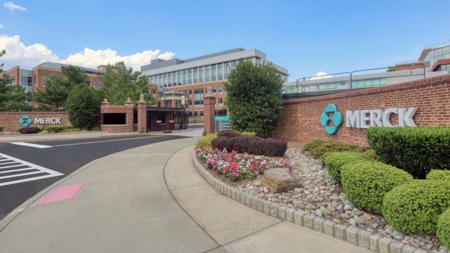 Merck valuta Revolution: maxi deal biotech fino a 32 miliardi