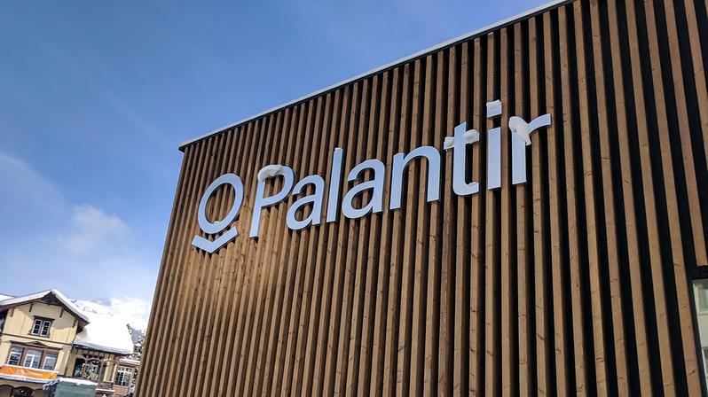 Azioni Palantir volano dopo la trimestrale, la società punta sull'AI