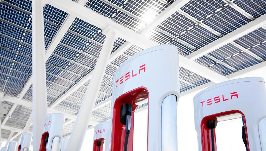 Anche GM utilizzerà i Supercharger di Tesla: nasce lo standard USA