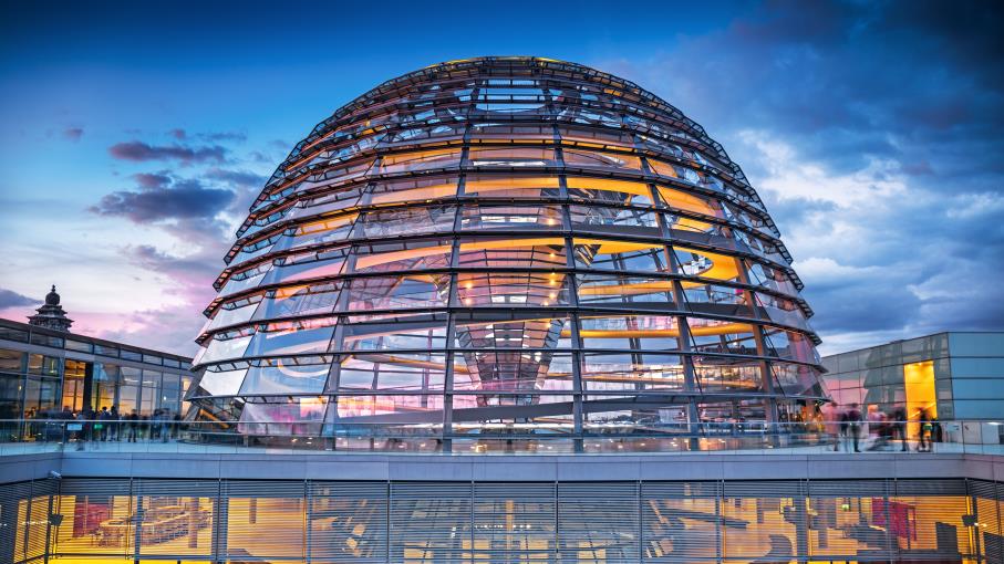 Economia Germania perde slancio, per i falchi non è abbastanza