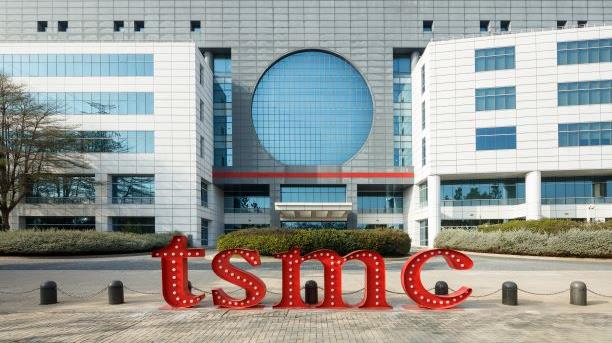 TSMC: le vendite trimestrali superano le stime, ottimismo per l'AI