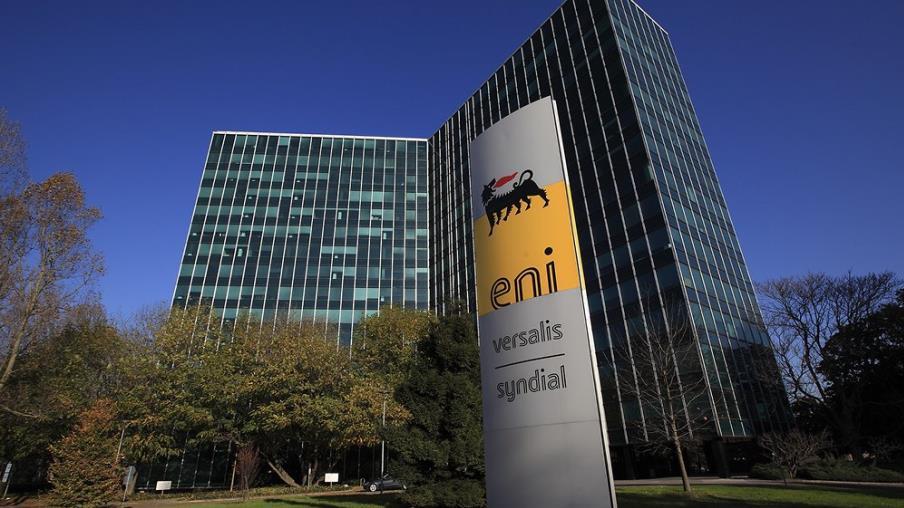 ENI: primo carico di gas naturale a Piombino, buy o sell sul titolo?