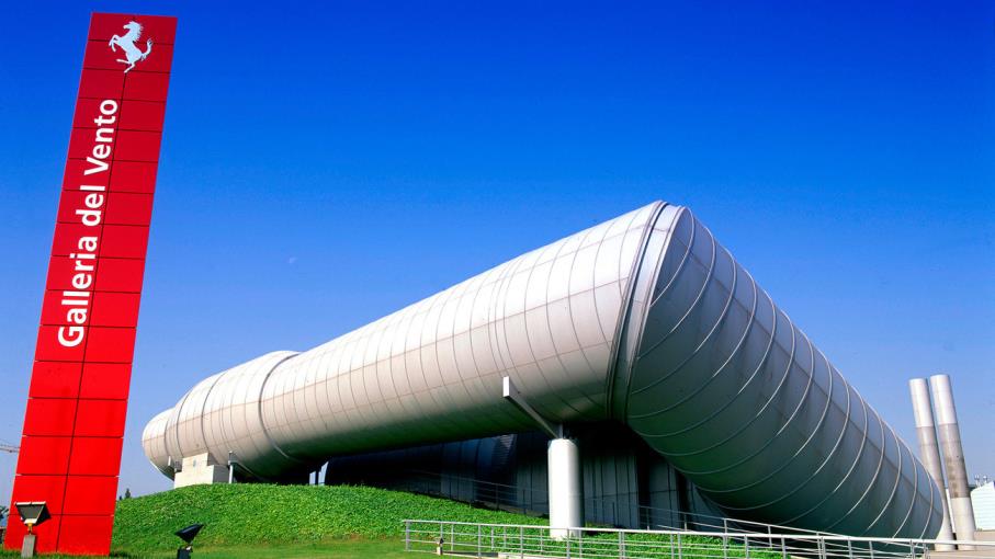 Azioni Ferrari crollano in Borsa, gli analisti abbassano il rating