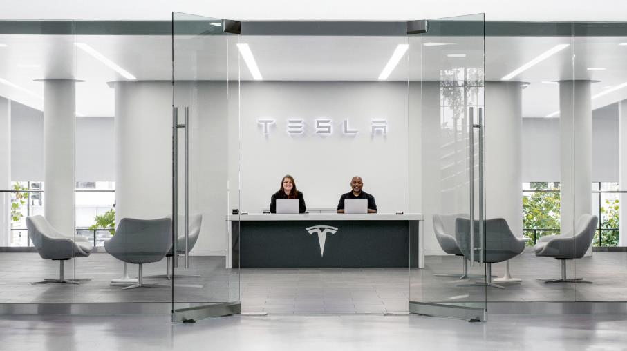 Balzo delle azioni Tesla nel pre-market: Morgan Stanley punta su DoJo