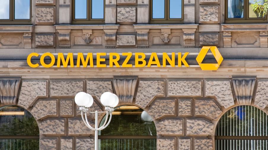 Commerzbank punta alla Svizzera, cosa fare in Borsa con l'azione?