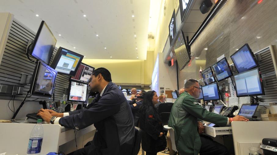 Wall Street tira il fiato, ma il climax resta positivo