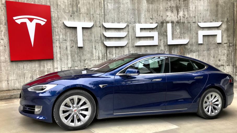 Tesla: azioni su supporti dinamici, come investire con i Certificati