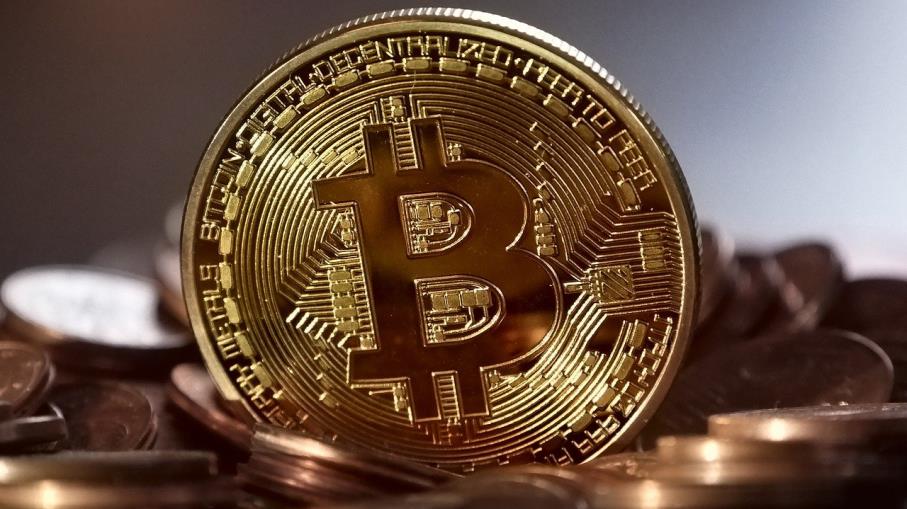 Bitcoin: quotazioni risalgono, è bene rifugio o bolla?