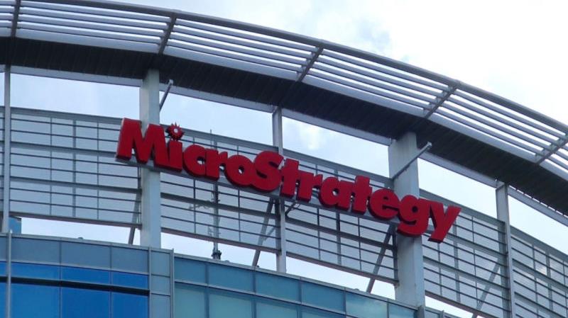 Azioni MicroStrategy: buy o sell con nuovo bond convertibile?