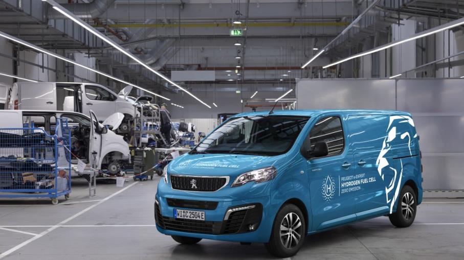 Stellantis pronta a investire in Francia, cosa fare con le azioni?