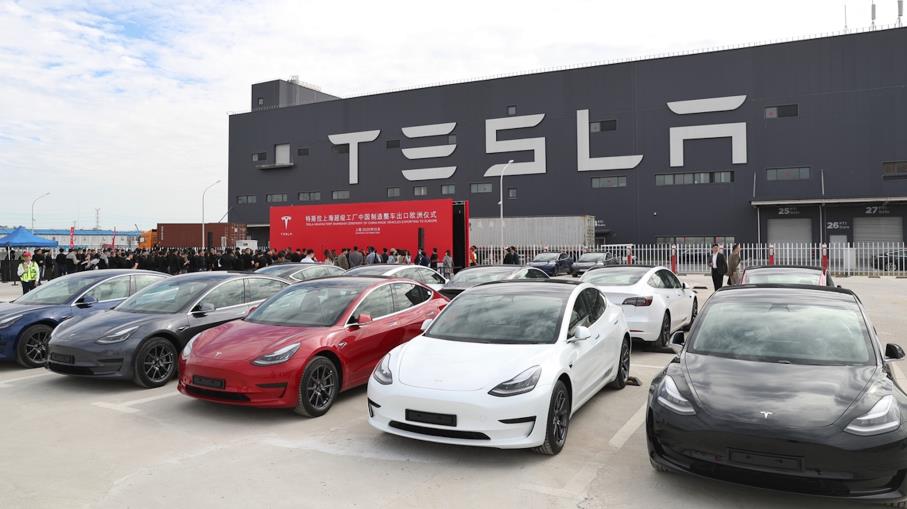 Tesla: le banche d'affari USA vedono un 2023 difficile