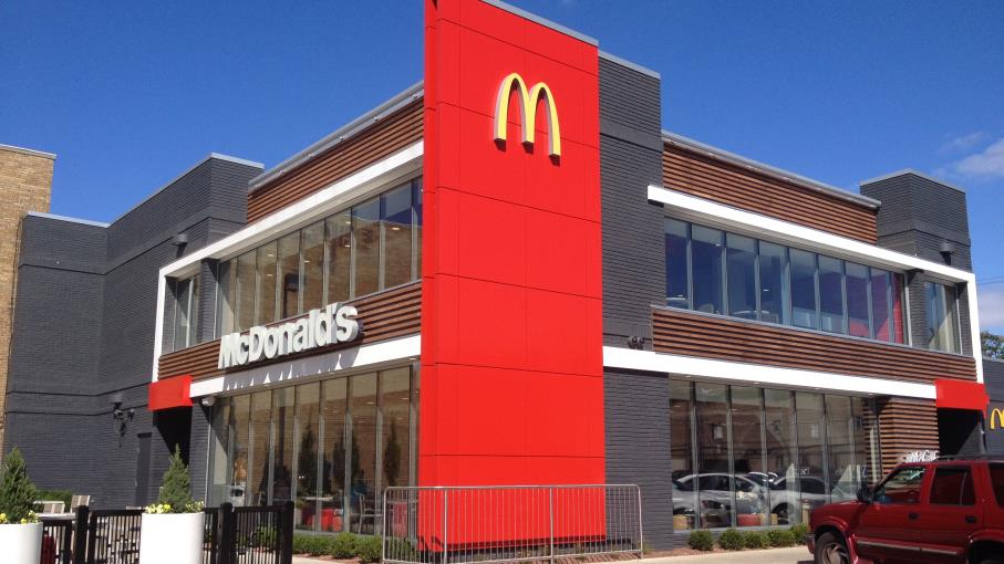 McDonald's esce dalla Russia dopo 32 anni, ecco chi lo sostituisce