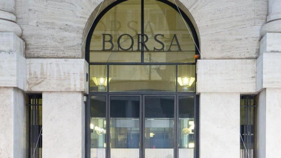 Piazza Affari: 5 ragioni per comprare azioni banche italiane