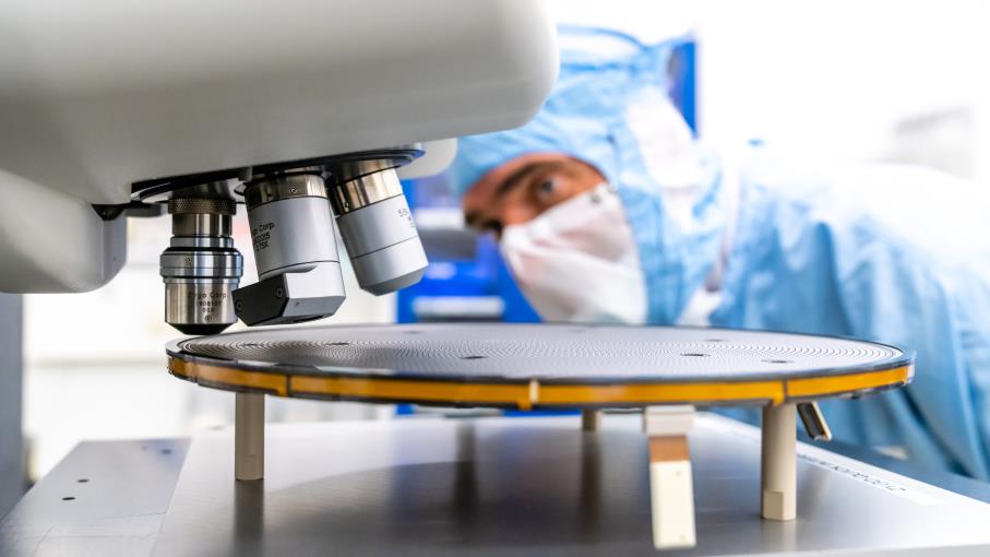 Azioni ASML: quali impatti dopo dati trimestrali e outlook 2025-2026?