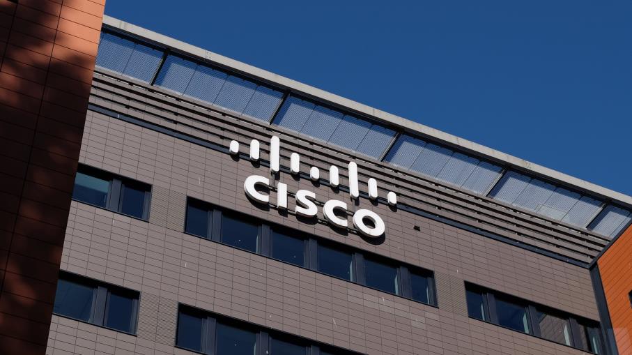 Cisco Systems crolla a Wall Street dopo taglio stime 2024, cosa fare?