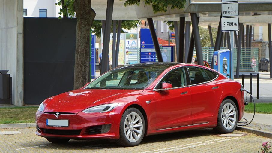 Tesla: la Cina approva il test per sistemi avanzati di guida autonoma