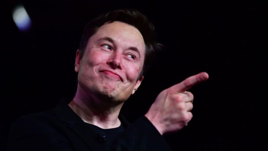 Elon Musk vende le azioni Tesla ma ora ne ha di più, ecco perché