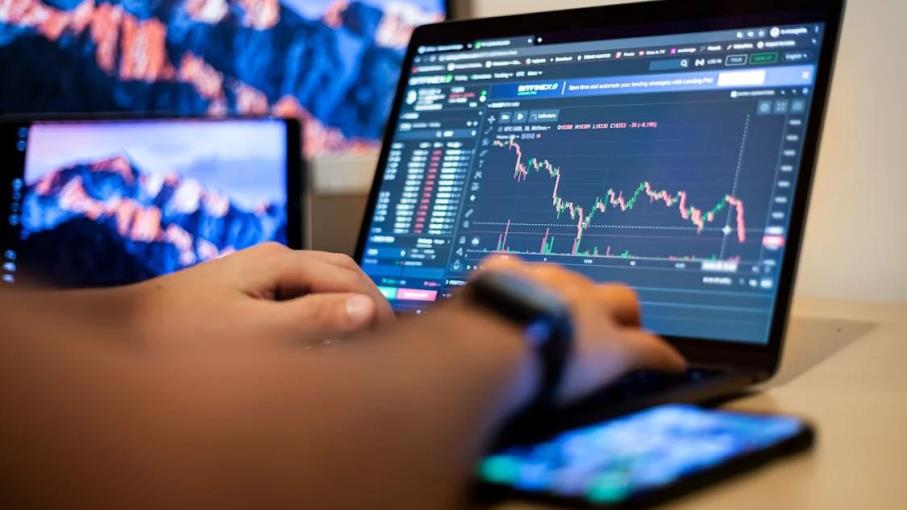 Forte calo di Ethereum in apertura di settimana