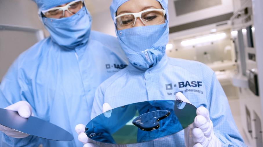 BASF: risultati preliminari 2023, crollo di ricavi e utili