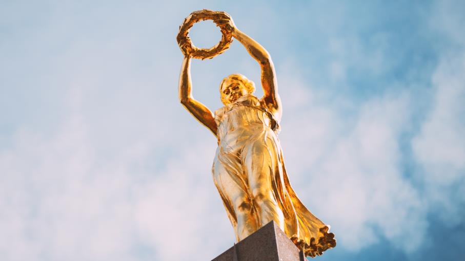 Oro: Goldman Sachs taglia le stime 2026, ecco perché