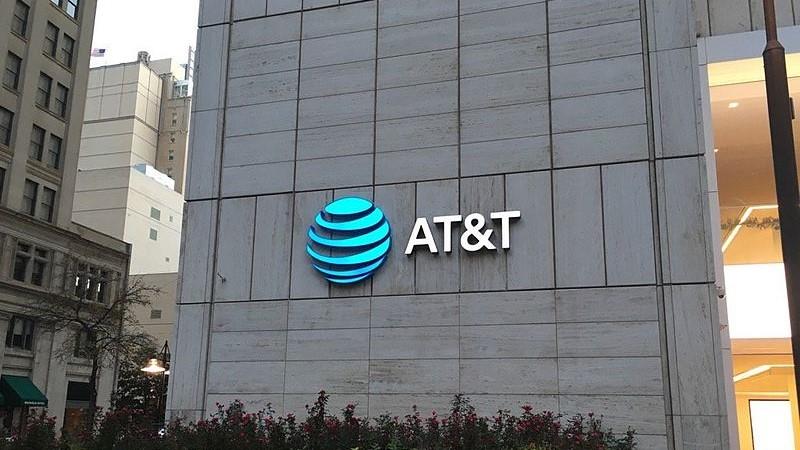 AT&T: la trimestrale supera le attese e la società alza la guidance