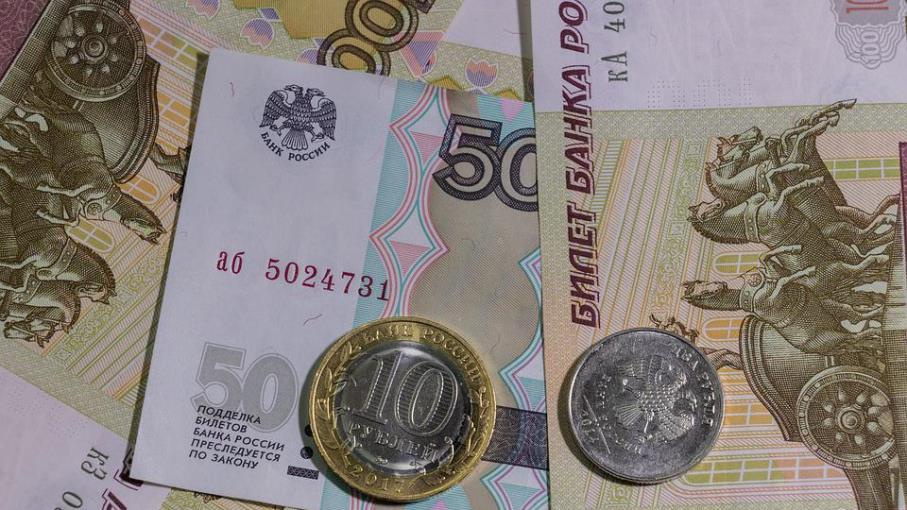 Il rublo surclassa euro e dollaro USA: interverrà la Banca di Russia?