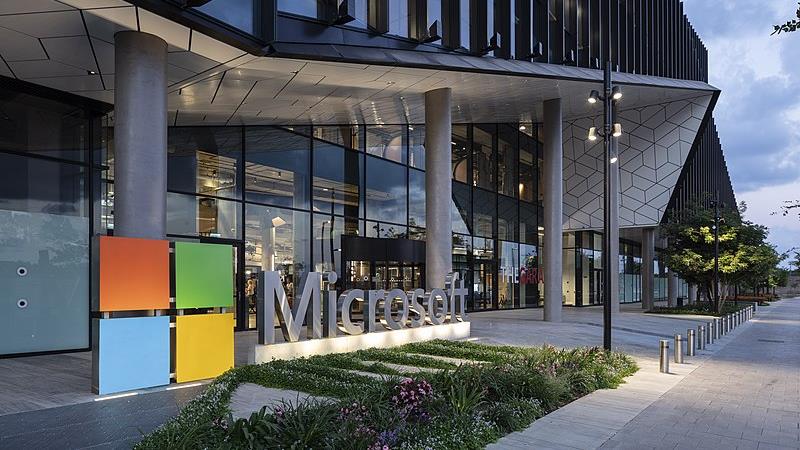 Microsoft: le azioni arriveranno a 400 dollari grazie all'AI