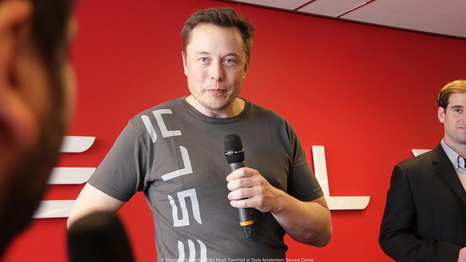 Elon Musk conferma caso irrisolto con Twitter e licenziamenti Tesla