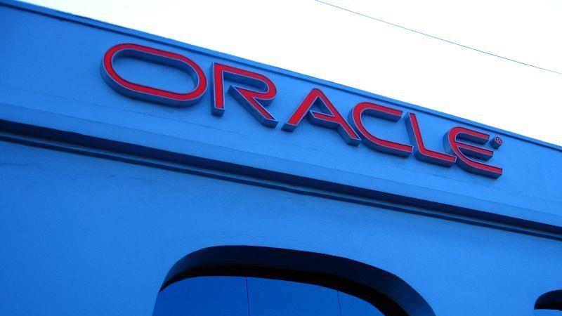 Oracle vola a Wall Street con piano Trump su AI da $500 miliardi