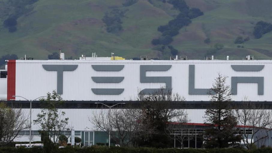 Tesla: ecco perché predominio su auto elettriche è al termine