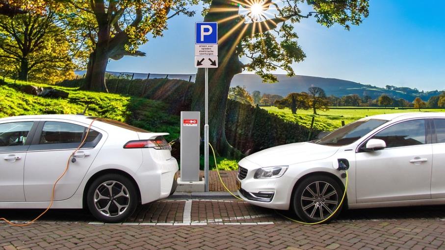Auto elettriche: investire sul settore con l'indice E-Cars