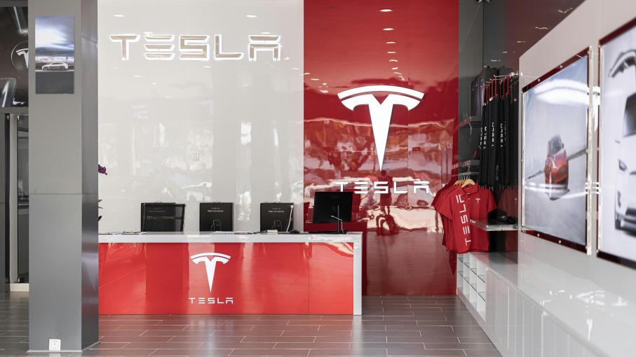 Tesla, trimestrale tra luci e ombre: pesa maxi piano di investimenti