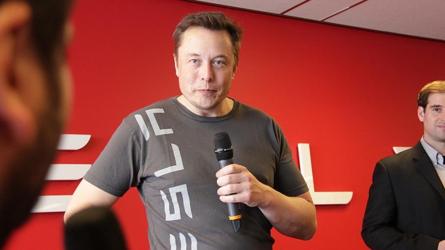 Tesla: Elon Musk annuncia che non venderà azioni per 2 anni