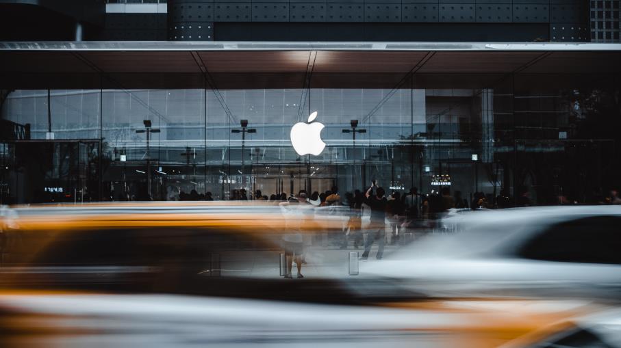 Azioni Apple: comprare o vendere in attesa della trimestrale?