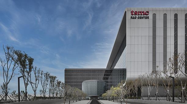 Azioni TSMC: nuovo record storico, comprare o vendere?